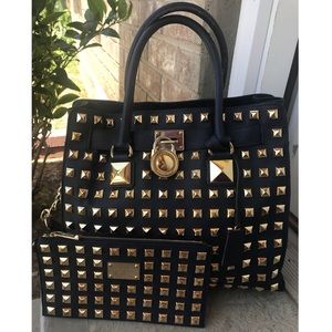 🚫SOLD🚫Michael Kors Navy Stud Hamilton & Wristlet